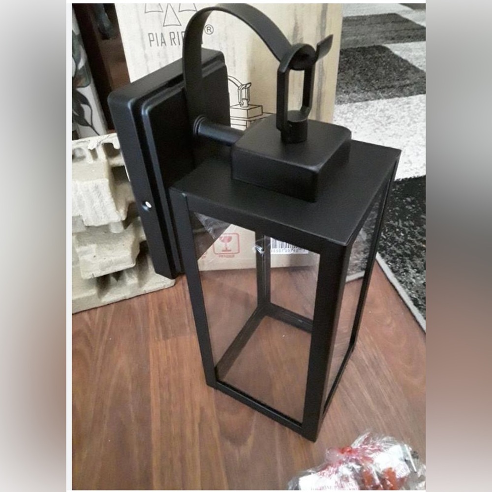 Outdoor lighting fixtures